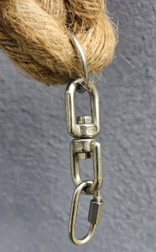 A close-up of the Stainless steel swivel and quick link for the Majick Feathers Super Dooper Jumbo Boing